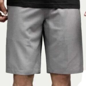 Travis Mathew Mens Paularino Striped Casual Golf Shorts  Color Grey  Size 40 NEW